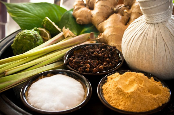 درمان دیسک گردن با طب سنتی، داروهای گیاهی و درمان خانگی