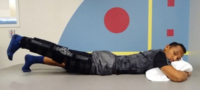 کشش عضلات باسن به صورت دمر-