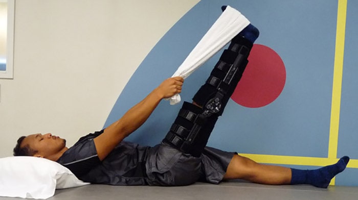 کشش عضلات همسترینگ به ضورت طاق باز