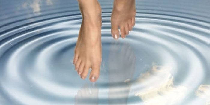 سوزش کف پا: علل و درمان