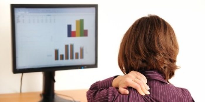 woman-computer-neck-pain