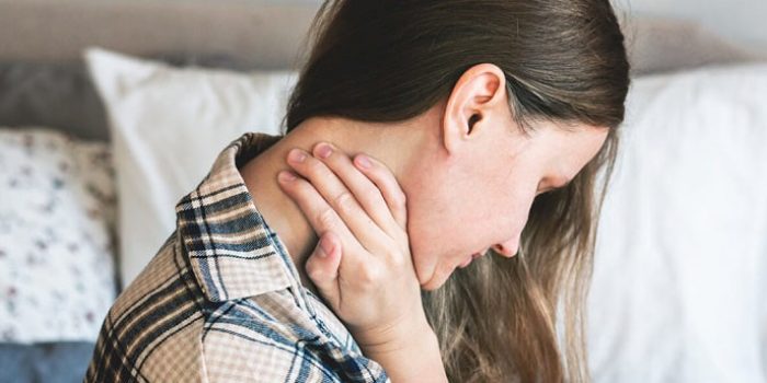 درمان آسیب شلاقی گردن با ورزش، فیزیوتراپی، دارو و تزریق-min