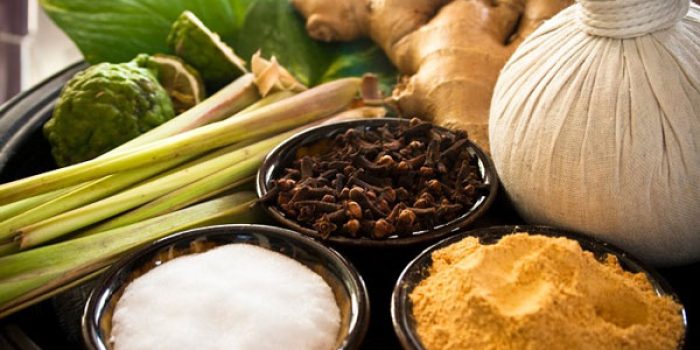 درمان دیسک گردن با طب سنتی، داروهای گیاهی و درمان خانگی