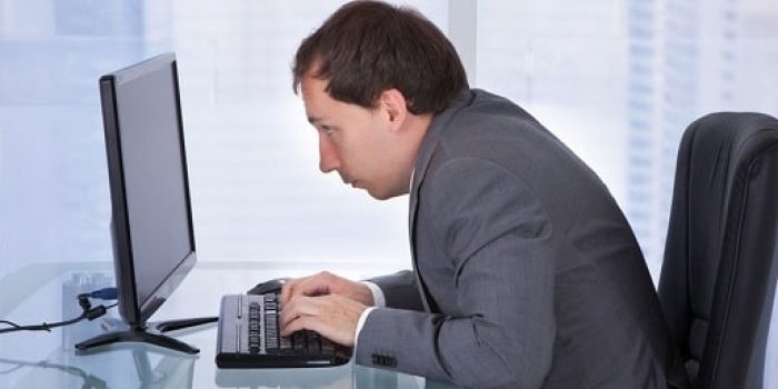 درمان قوز شانه (شانه ی گرد) بعلت عدم هماهنگی شانه با ستون فقرات