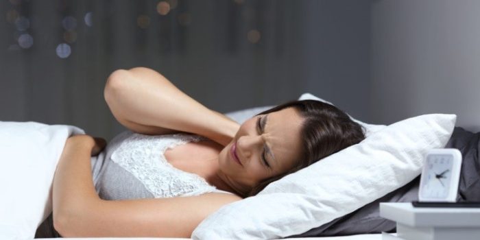 درمان گردن درد ناشی از بد خوابیدن، بالش نامناسب و عادات غلط