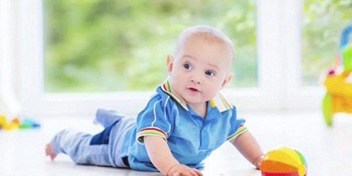 زمان مناسب گردن گرفتن نوزادان