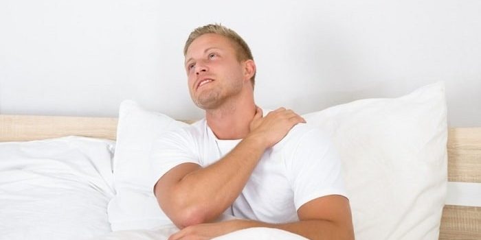 شانه درد در شب را با فیزیوتراپی و حرکات کششی شانه درمان کنید