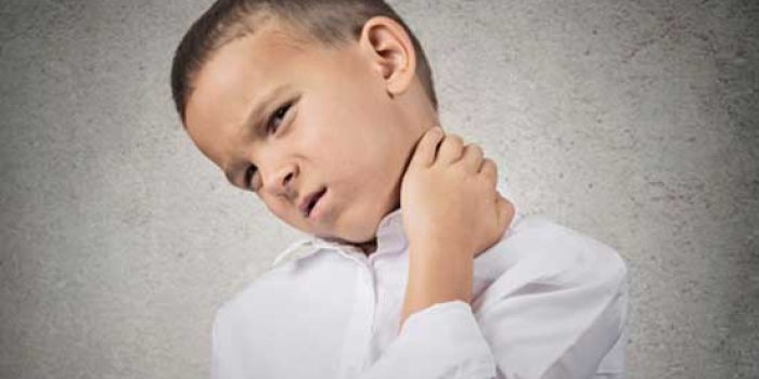 علت گردن درد کودکان و درمان آن