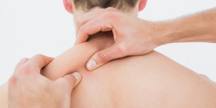 ماساژ شانه و کتف برای تسکین درد و بهبود عملکرد مفاصل